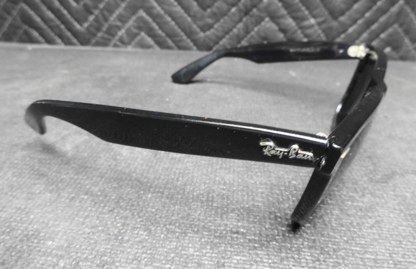 VINTAGE B&L RAY-BAN MADE IN USA L1724 G15 UV GLOSSY BLACK WAYFARER II SUNGLASSES