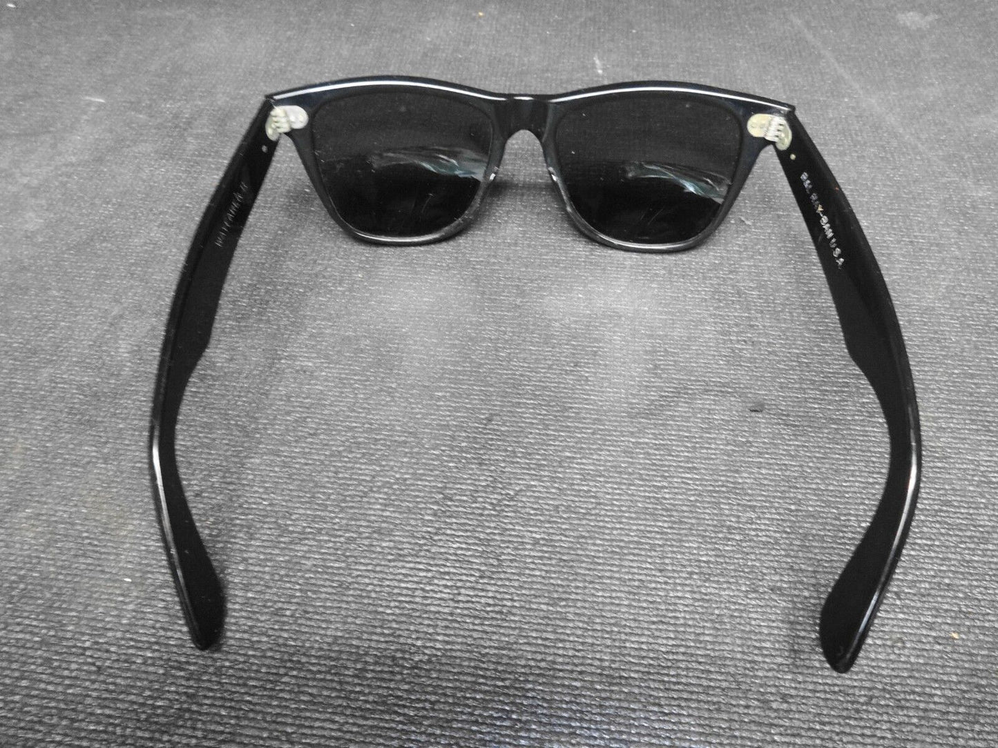 VINTAGE B&L RAY-BAN MADE IN USA L1724 G15 UV GLOSSY BLACK WAYFARER II SUNGLASSES