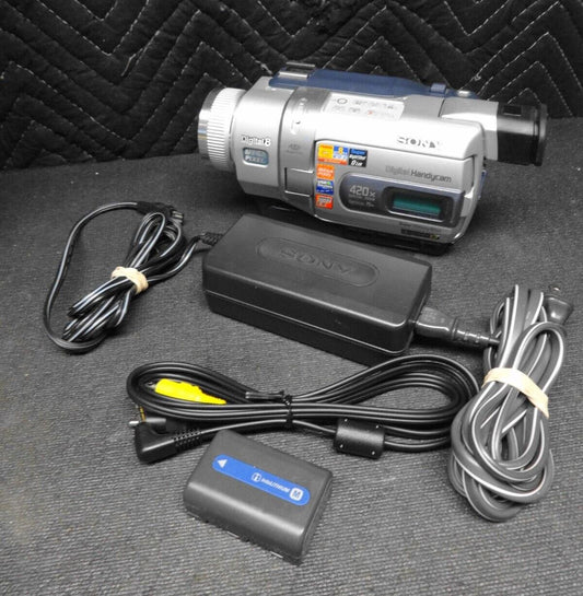 Sony DCR-TRV740 Digital8 Hi8 8mm Handycam Camcorder Video Camera w/ Cables