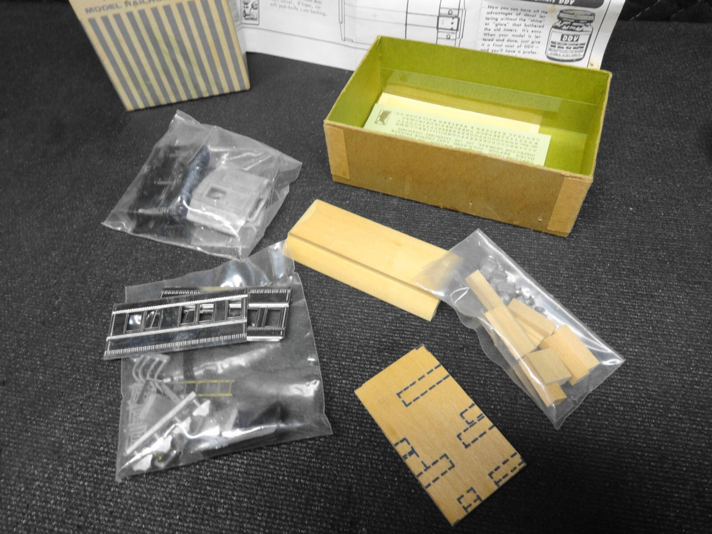 VTG NOS NIB WALTHERS THE PIKER & OSCAR HO 7812 7899 Model Train Railroad Car Kit