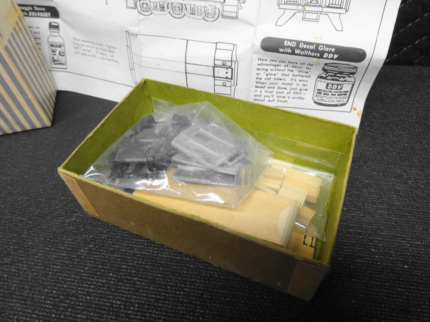 VTG NOS NIB WALTHERS THE PIKER & OSCAR HO 7812 7899 Model Train Railroad Car Kit