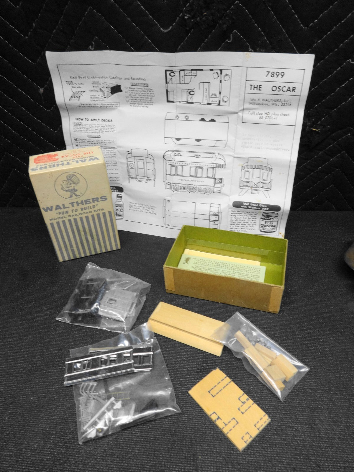 VTG NOS NIB WALTHERS THE PIKER & OSCAR HO 7812 7899 Model Train Railroad Car Kit