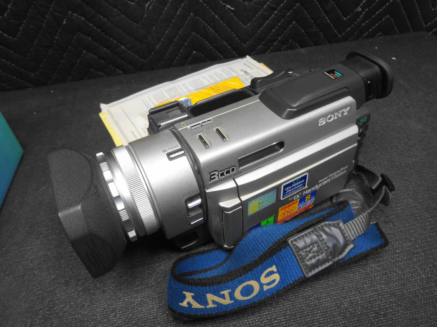 SONY Handycam DCR-TRV900 3CCD Mini DV Camcorder *READ*