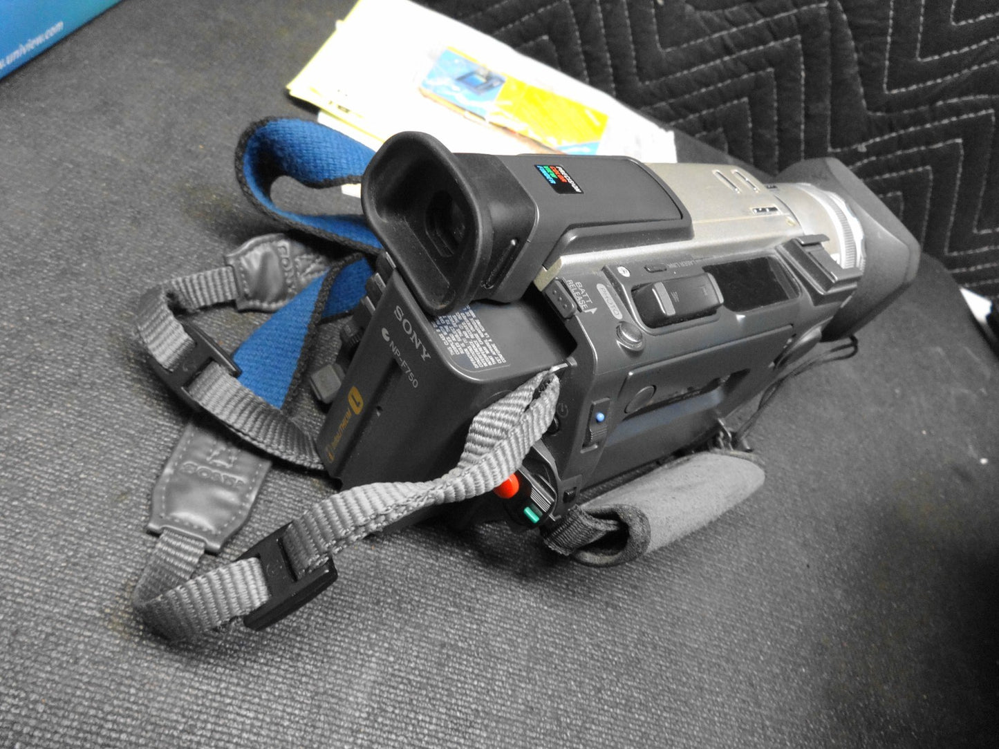 SONY Handycam DCR-TRV900 3CCD Mini DV Camcorder *READ*