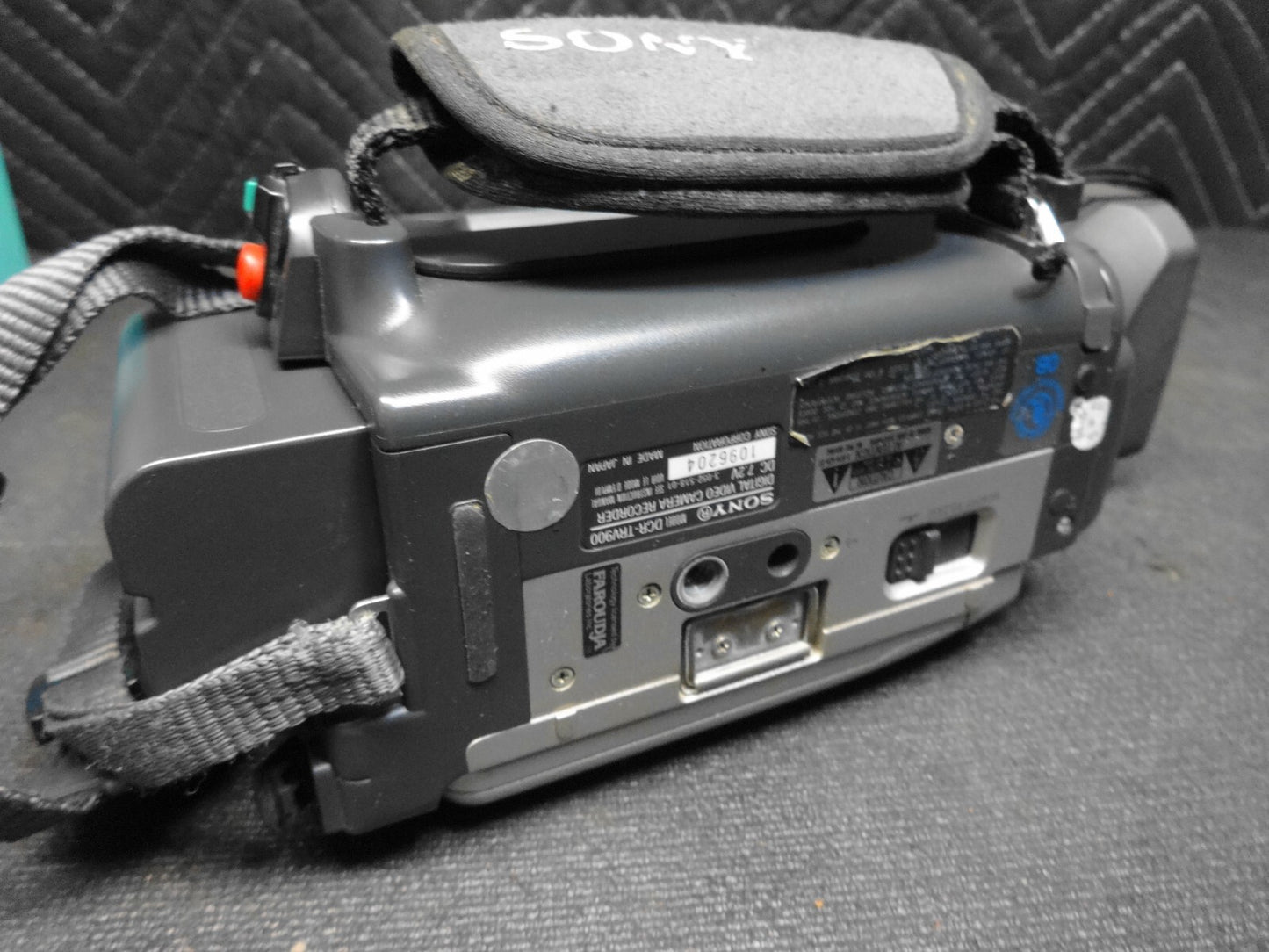 SONY Handycam DCR-TRV900 3CCD Mini DV Camcorder *READ*