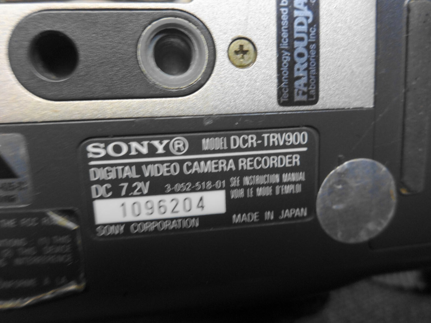 SONY Handycam DCR-TRV900 3CCD Mini DV Camcorder *READ*