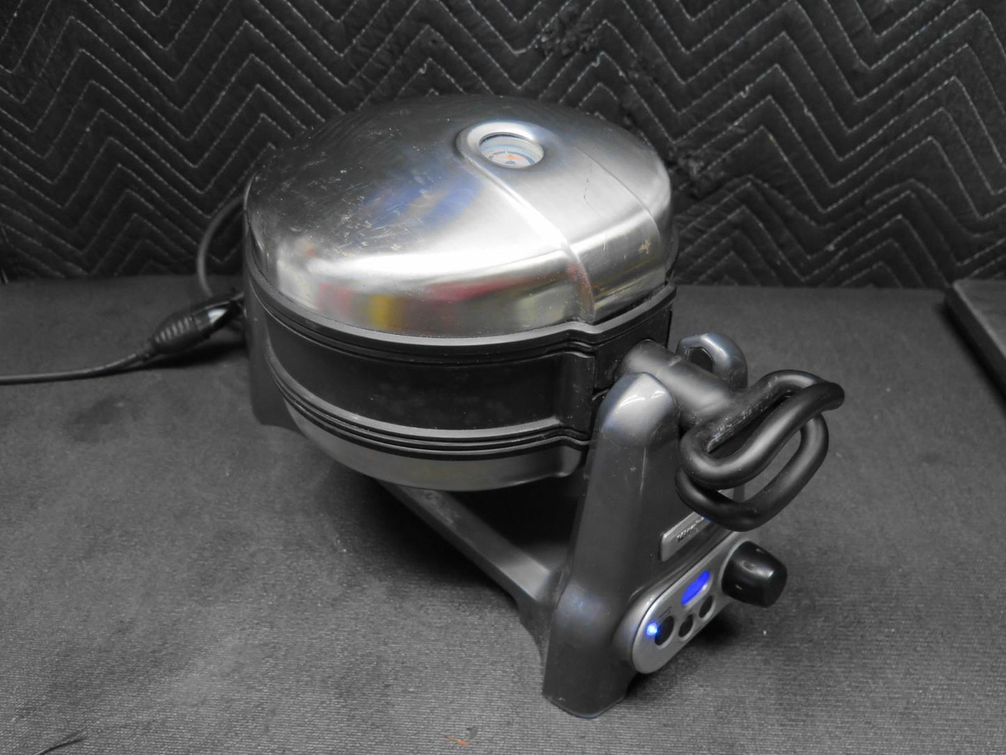 KitchenAid KPWB100 Pro Line Series Rotating Dual Belgian Waffle Maker