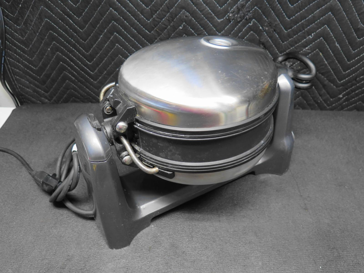 KitchenAid KPWB100 Pro Line Series Rotating Dual Belgian Waffle Maker