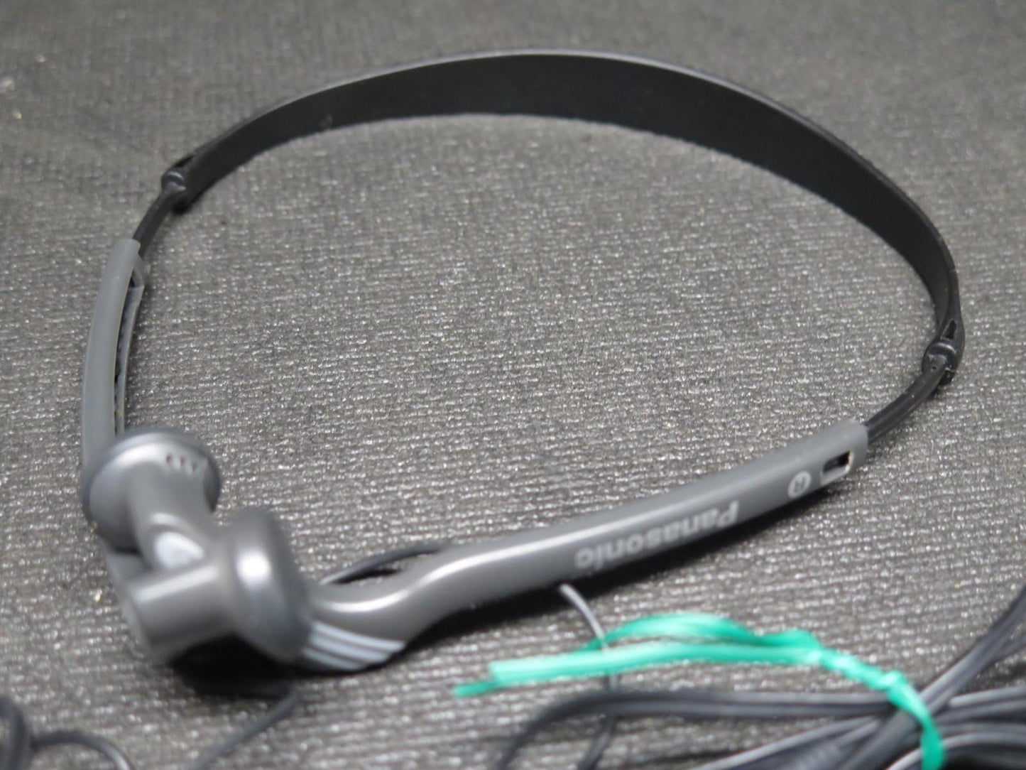 Vintage Panasonic Shockwave Lightweight Headphones w/ audio controls