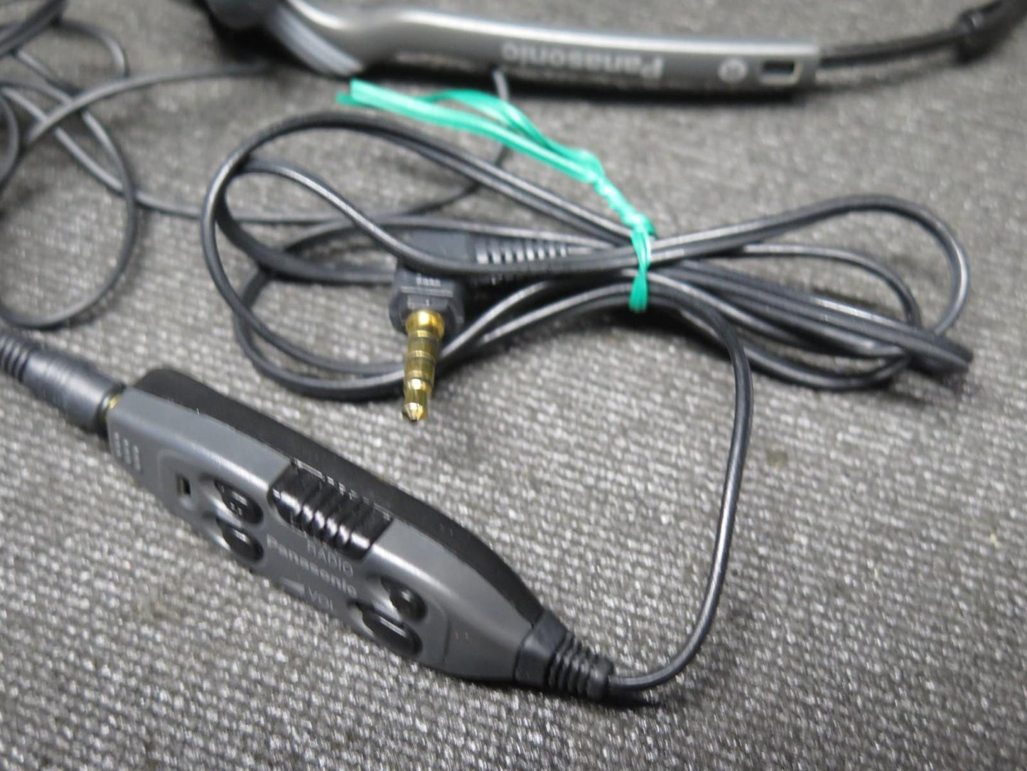 Vintage Panasonic Shockwave Lightweight Headphones w/ audio controls