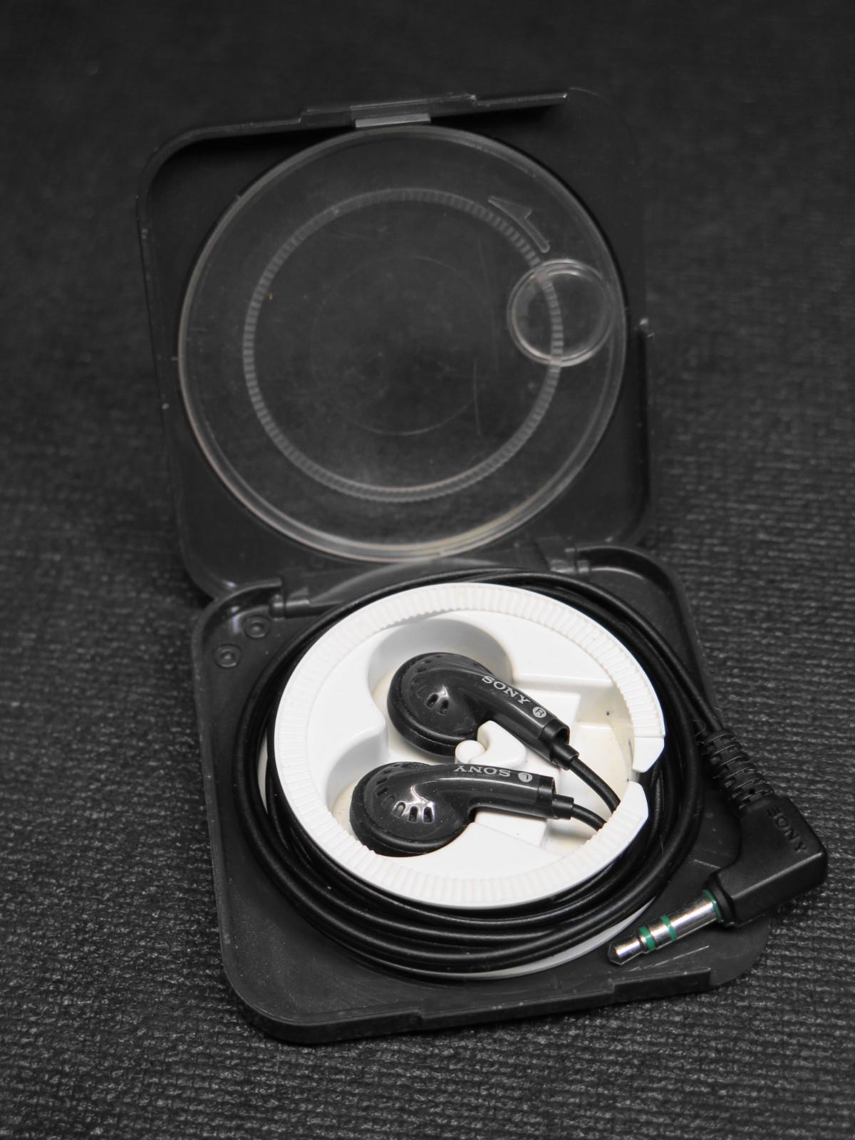 Vintage Sony Turbo Fontopid Walkman Headphones MDR-E424 Earphones