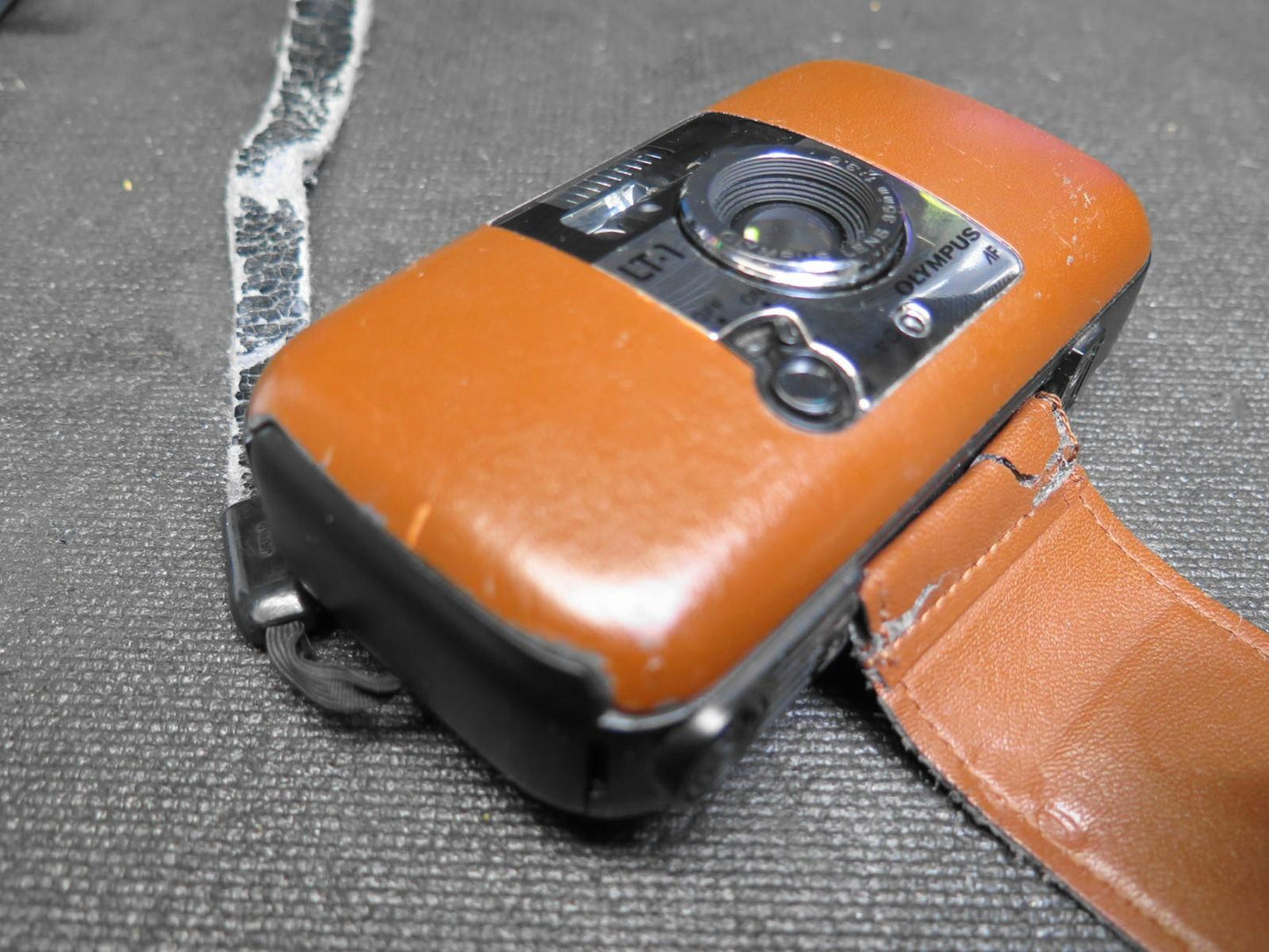 Olympus Paine Webber Lt-1 35mm F3.5 AF Point And Shoot Brown Film Camera w/Case