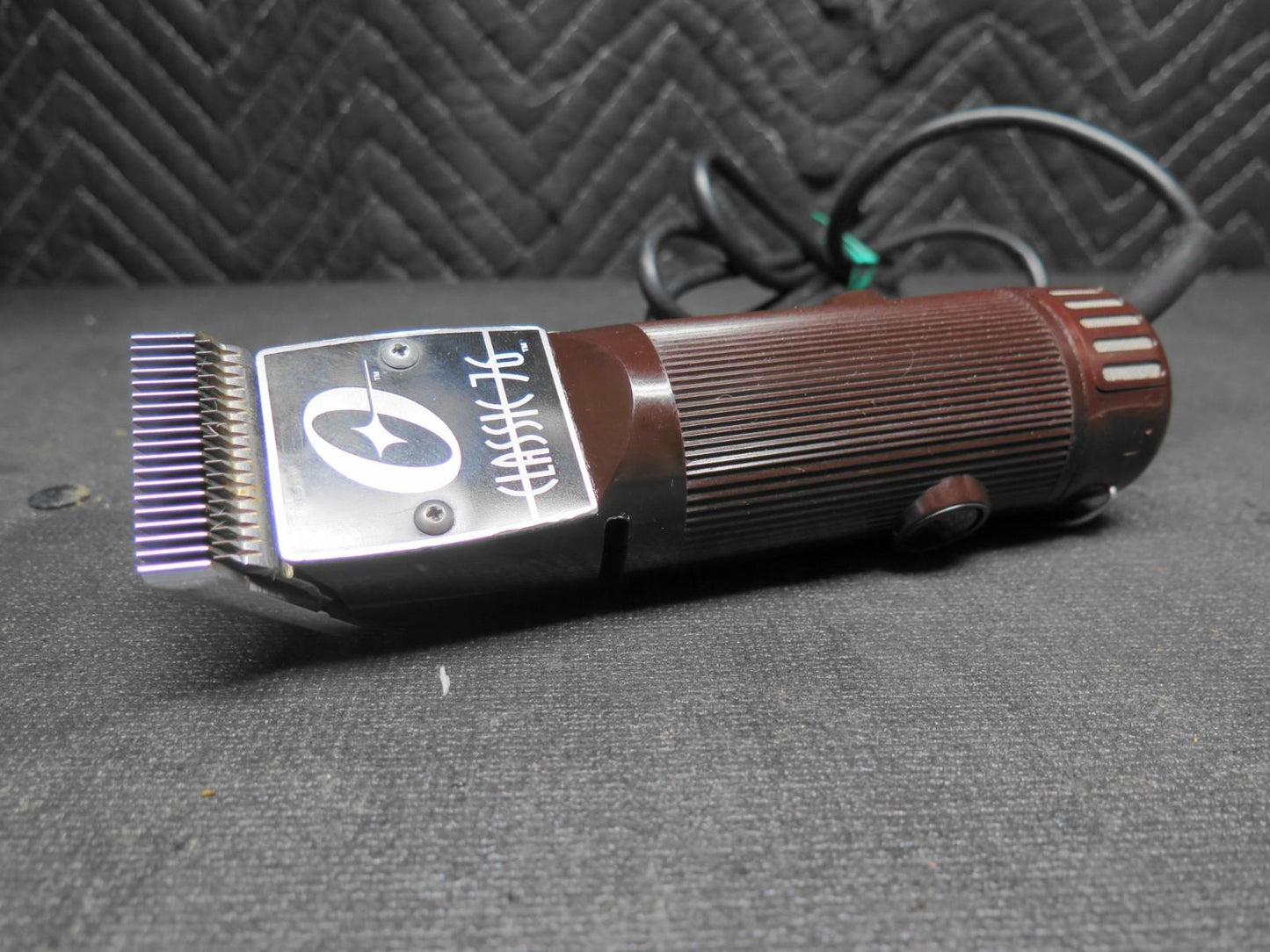 Oster Professional Hair Clippers Classic 76 - Includes 3-1/2  Blade