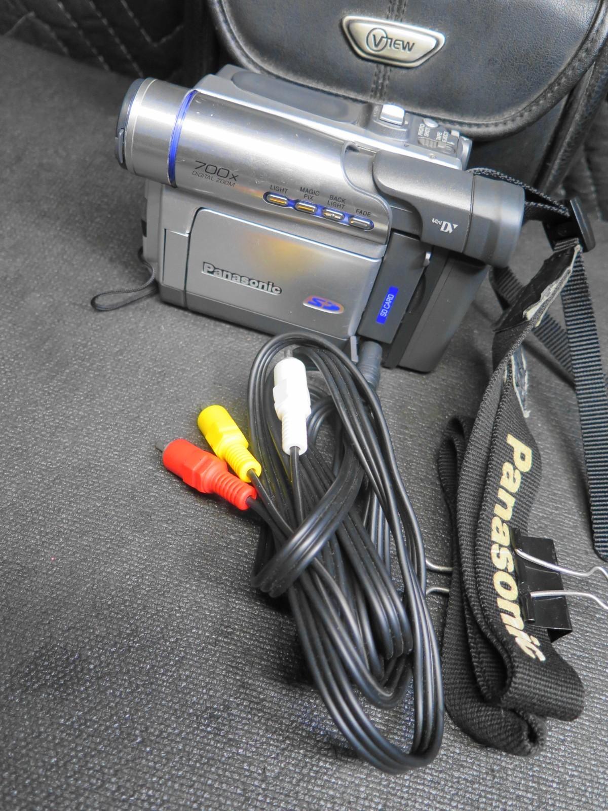 PANASONIC PV-DV203D DIGITAL CAMCORDER w/ Battery, AV Cable, Charger & Soft Case