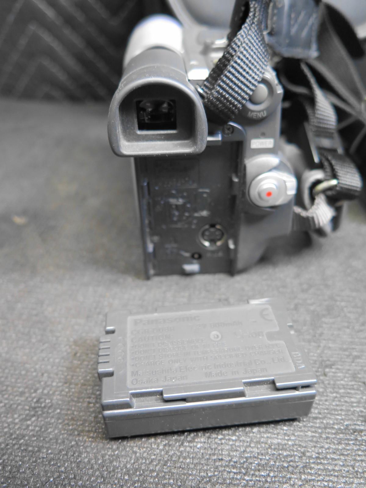 PANASONIC PV-DV203D DIGITAL CAMCORDER w/ Battery, AV Cable, Charger & Soft Case