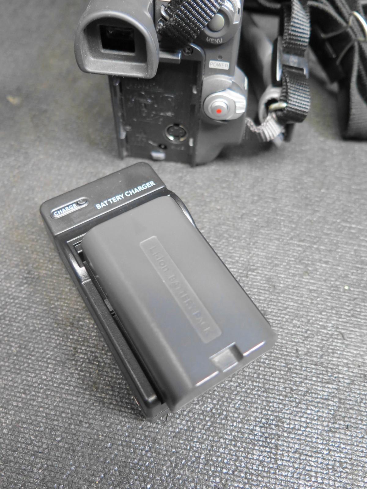 PANASONIC PV-DV203D DIGITAL CAMCORDER w/ Battery, AV Cable, Charger & Soft Case