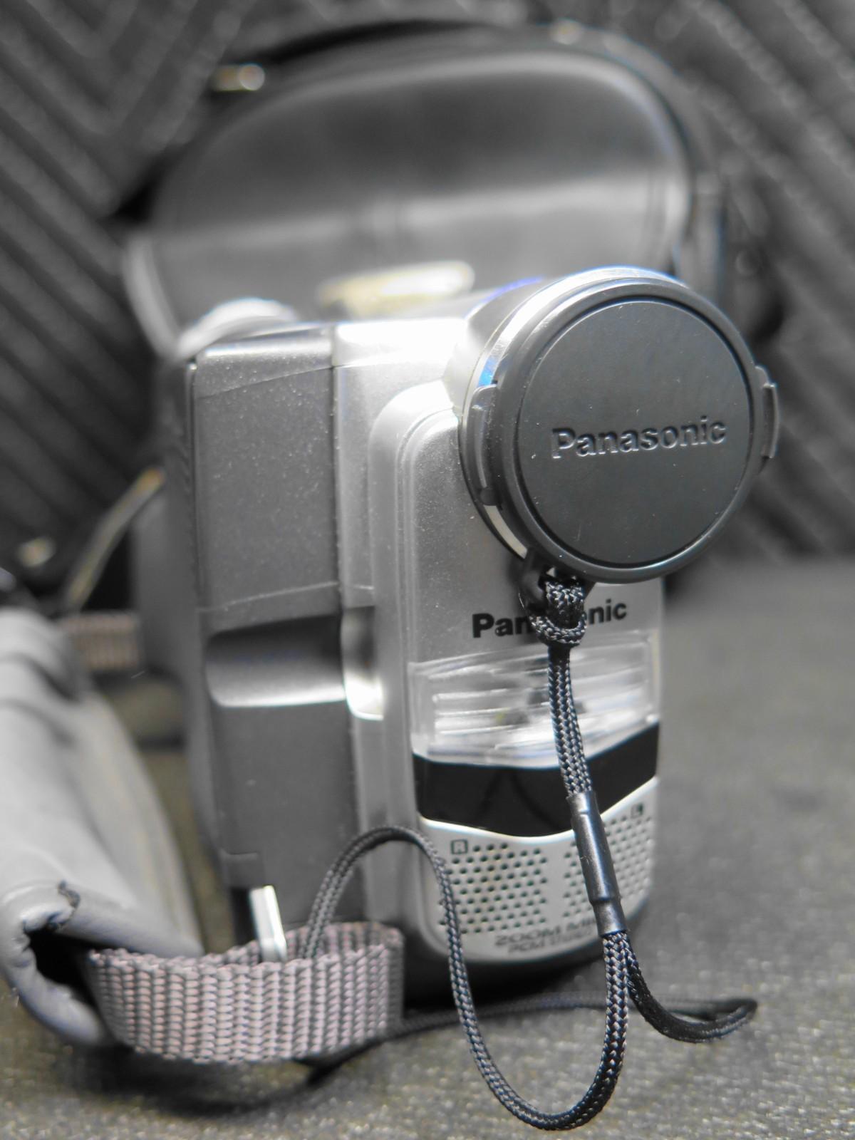 PANASONIC PV-DV203D DIGITAL CAMCORDER w/ Battery, AV Cable, Charger & Soft Case