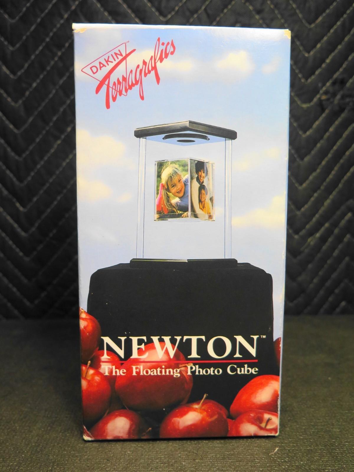 Vintage Dakin Terragrapics Newton Floating Picture Cube - NOS New Old Stock