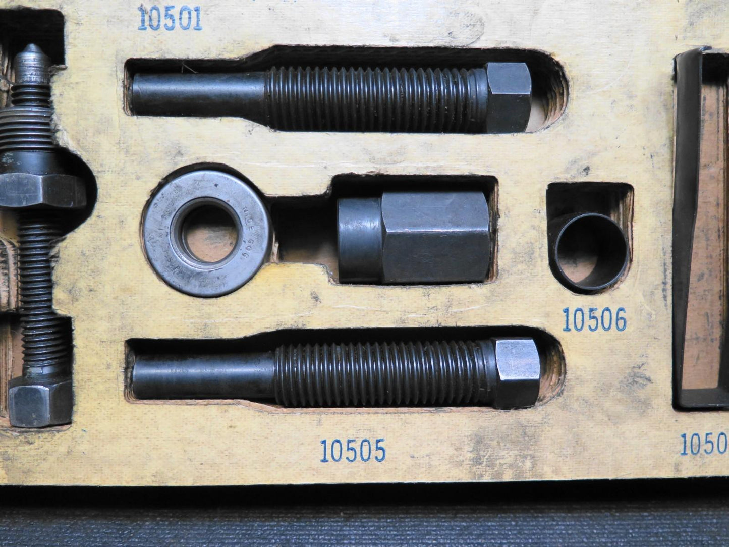 Robinair A/C Air Conditioning Pulley Puller / Installer kit 10501 thru 10510
