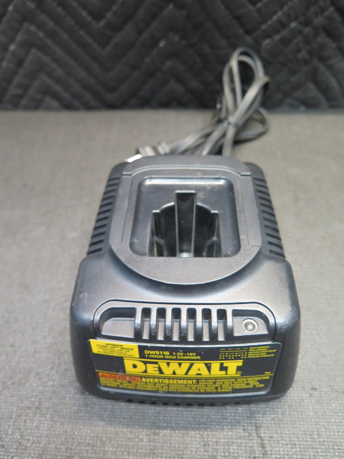 DeWalt DW9116 1 Hour NiCd Battery Charger 7.2V-18V