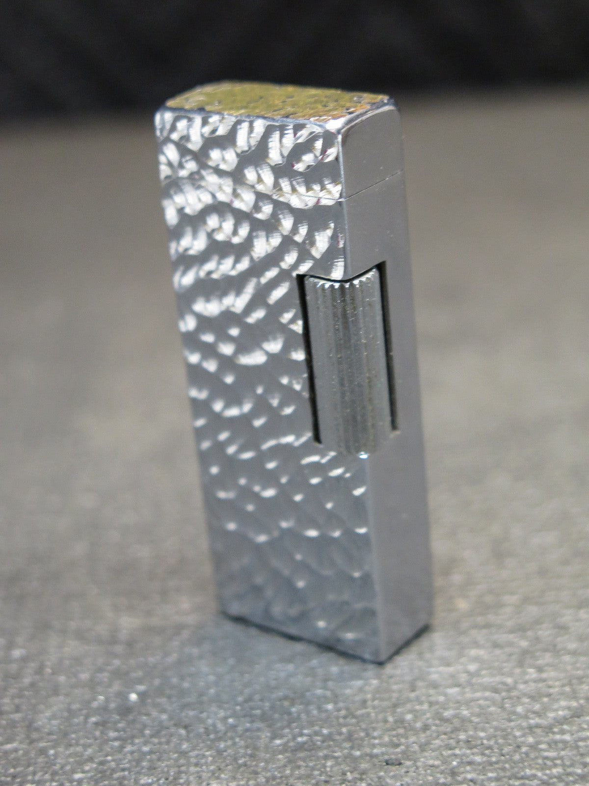 Win 2000 Gas Lighter Silver Tone Hammered Bark Texture Vintage Made in Japan