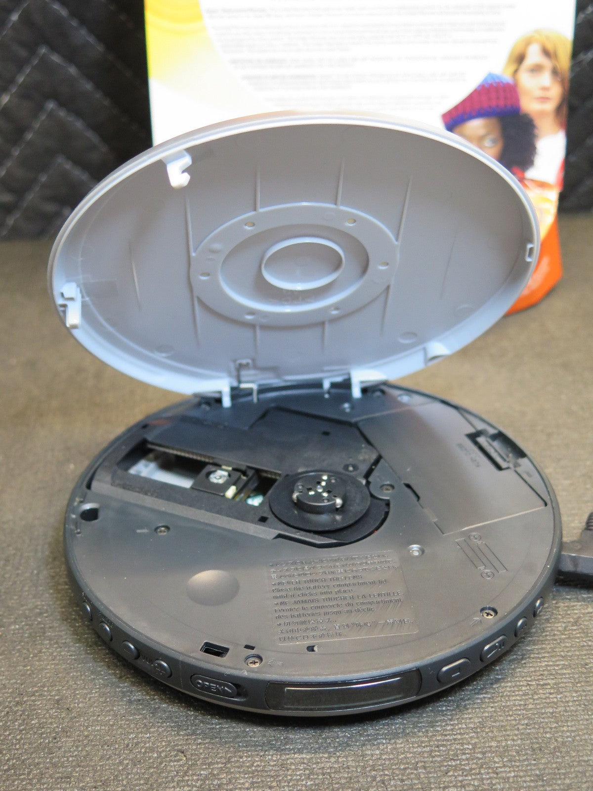 Sony Walkman D‑EJ011 Portable CD Player w/ Power Adapter Mega Bass G‑Protection