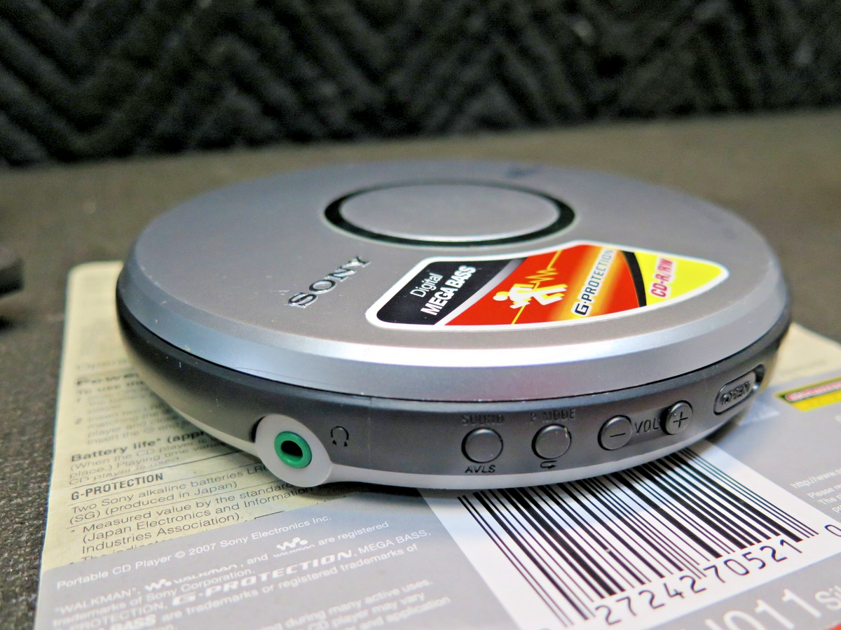 Sony Walkman D‑EJ011 Portable CD Player w/ Power Adapter Mega Bass G‑Protection
