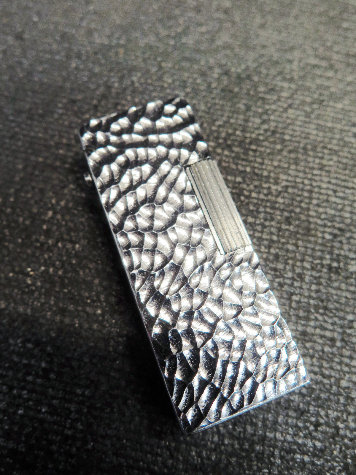 Win 2000 Gas Lighter Silver Tone Hammered Bark Texture Vintage Made in Japan