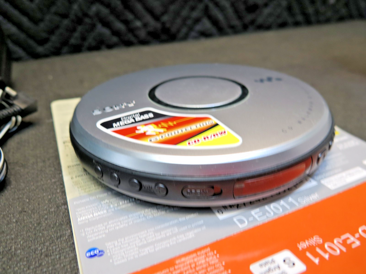 Sony Walkman D‑EJ011 Portable CD Player w/ Power Adapter Mega Bass G‑Protection
