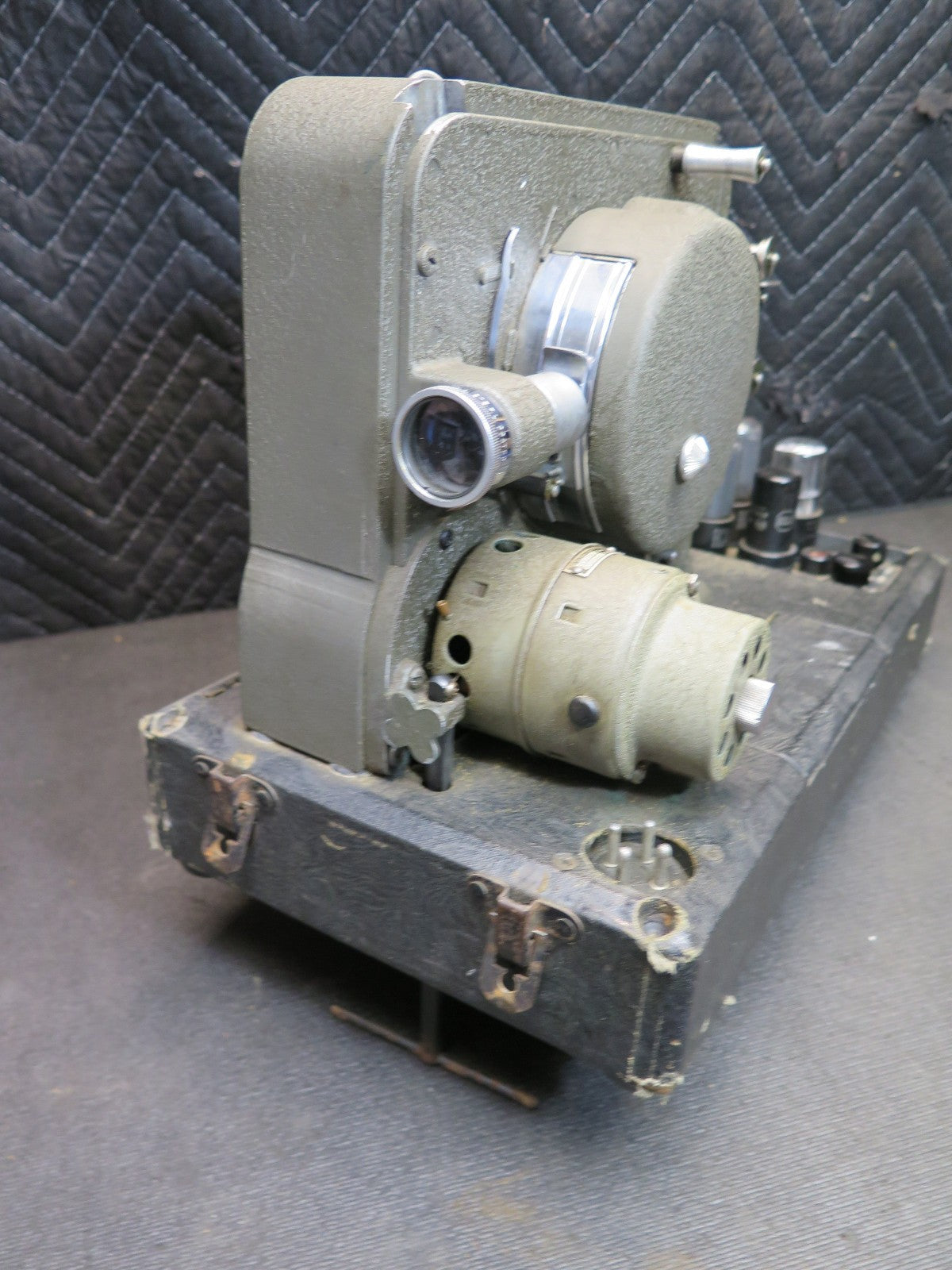 Vintage Movie-Mite 16mm Tube Sound On Film Projector w/ Cover - Power on Tested