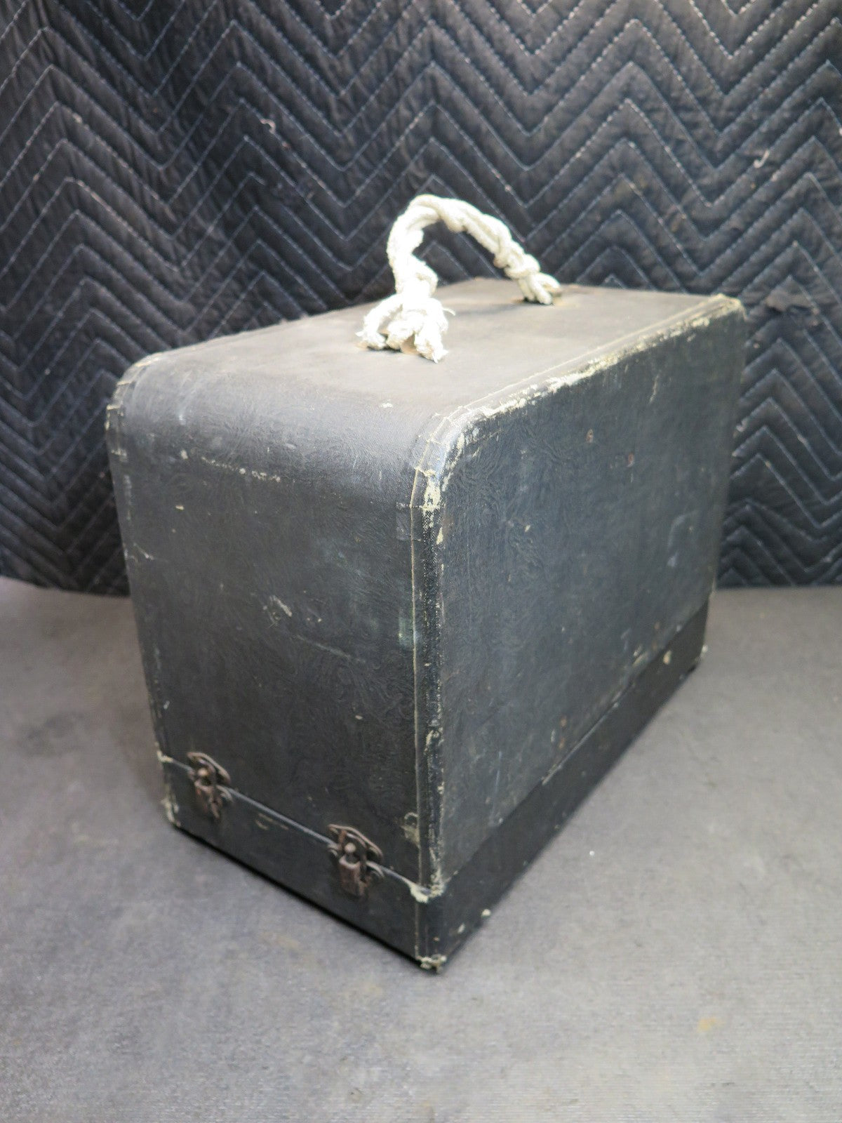 Vintage Movie-Mite 16mm Tube Sound On Film Projector w/ Cover - Power on Tested