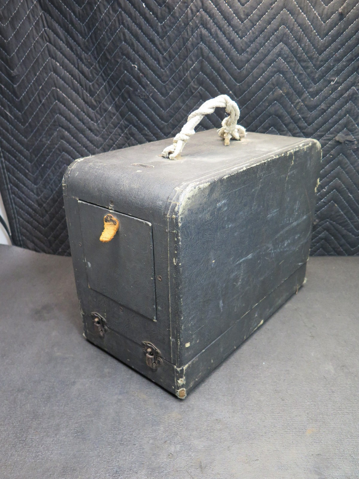 Vintage Movie-Mite 16mm Tube Sound On Film Projector w/ Cover - Power on Tested