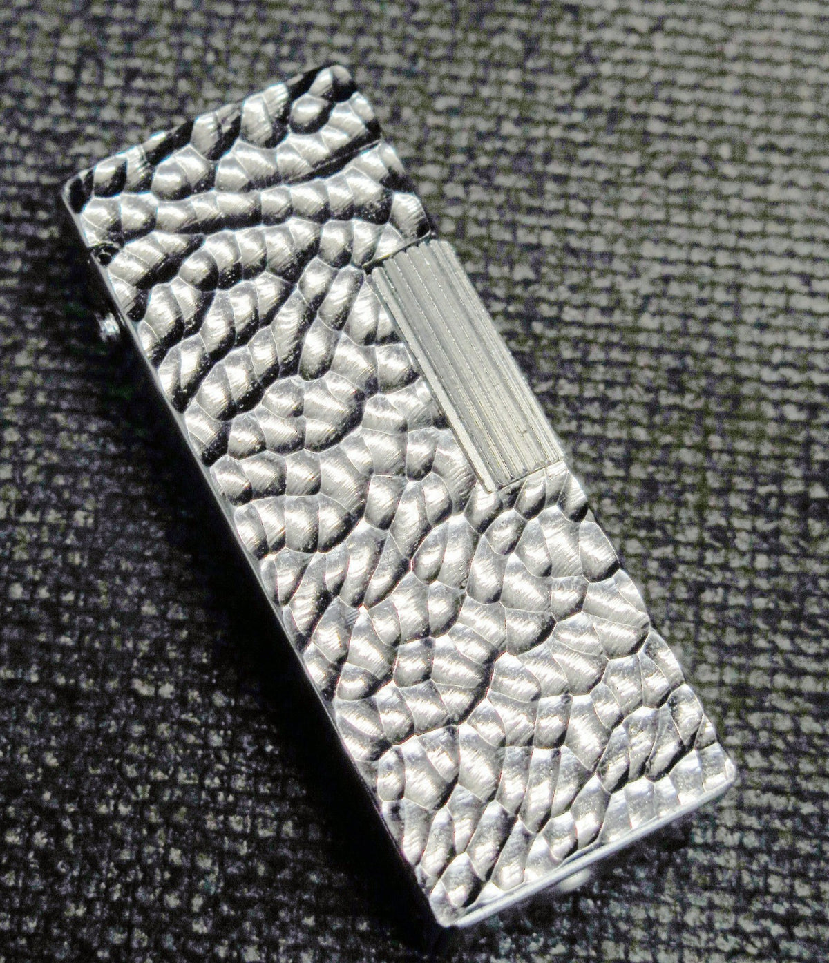 Win 2000 Gas Lighter Silver Tone Hammered Bark Texture Vintage Made in Japan