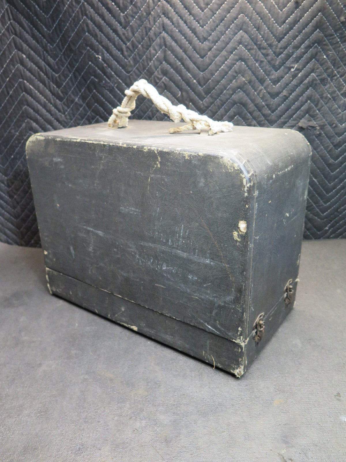 Vintage Movie-Mite 16mm Tube Sound On Film Projector w/ Cover - Power on Tested