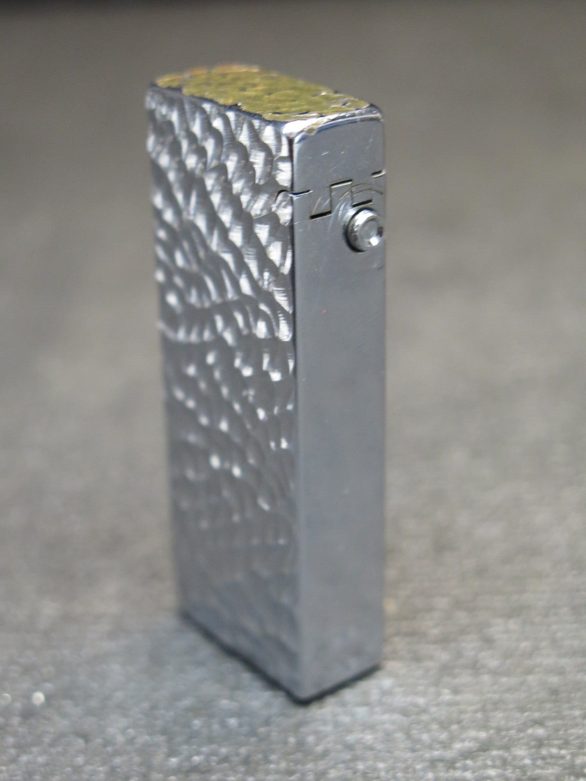 Win 2000 Gas Lighter Silver Tone Hammered Bark Texture Vintage Made in Japan