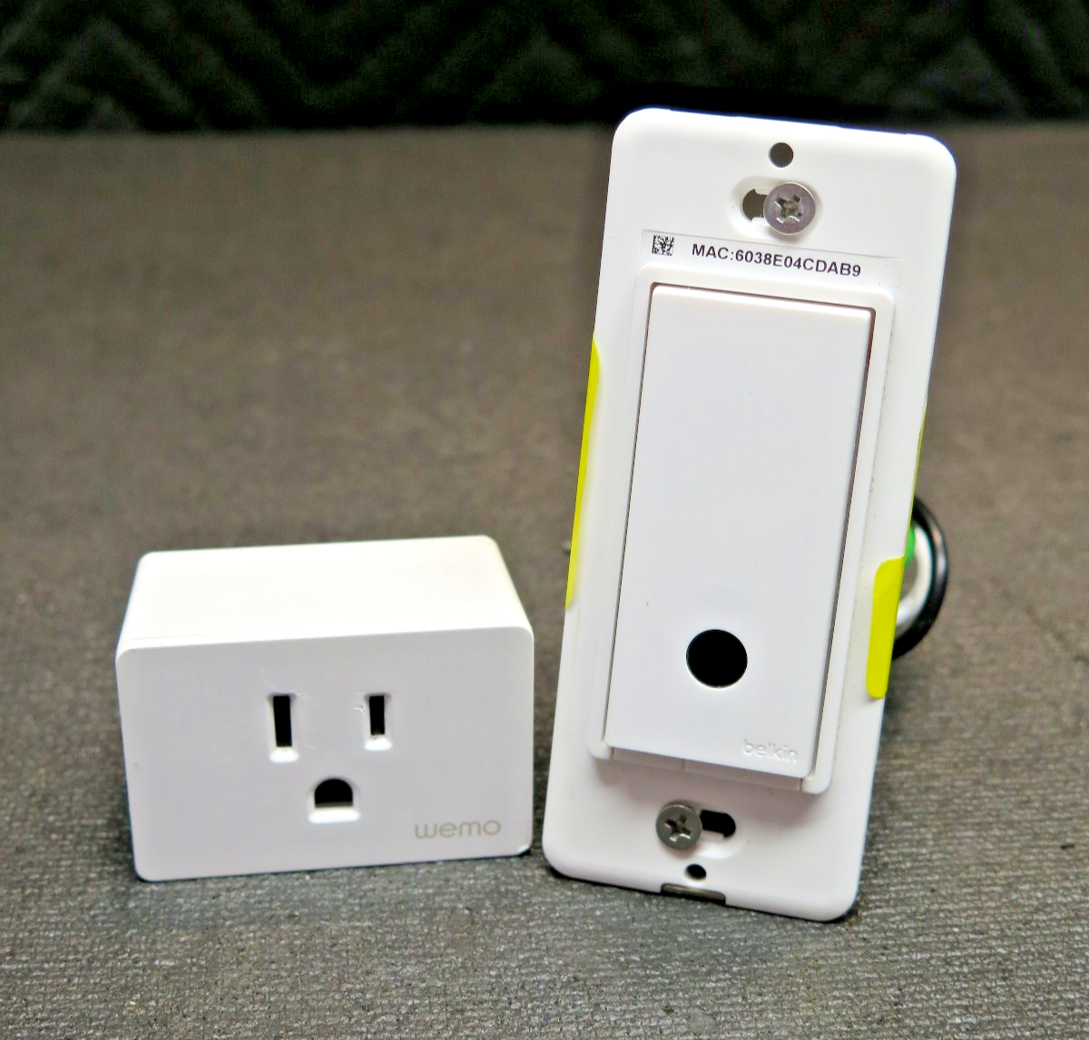 Belkin Wemo F7C030 & Plug 169 - Wi-Fi Smart Light Switch