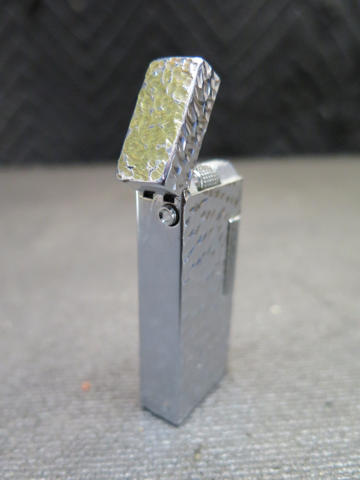Win 2000 Gas Lighter Silver Tone Hammered Bark Texture Vintage Made in Japan