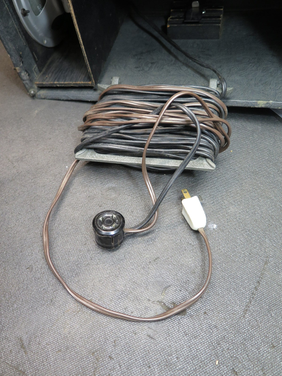Vintage Movie-Mite 16mm Tube Sound On Film Projector w/ Cover - Power on Tested