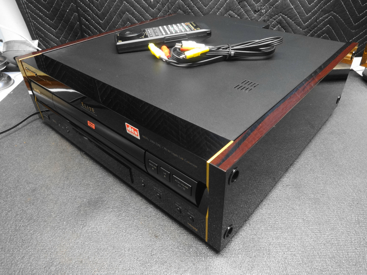 Pioneer Elite DVL-91 LaserDisc Player w/ Remote & Cables - *SERVICED*