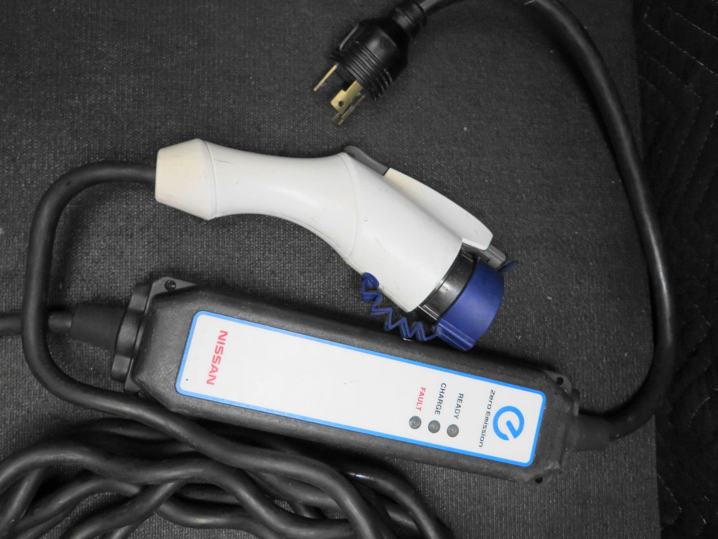 Nissan Leaf Aria Charger 29690 3NF0A EV Battery Charging Cable