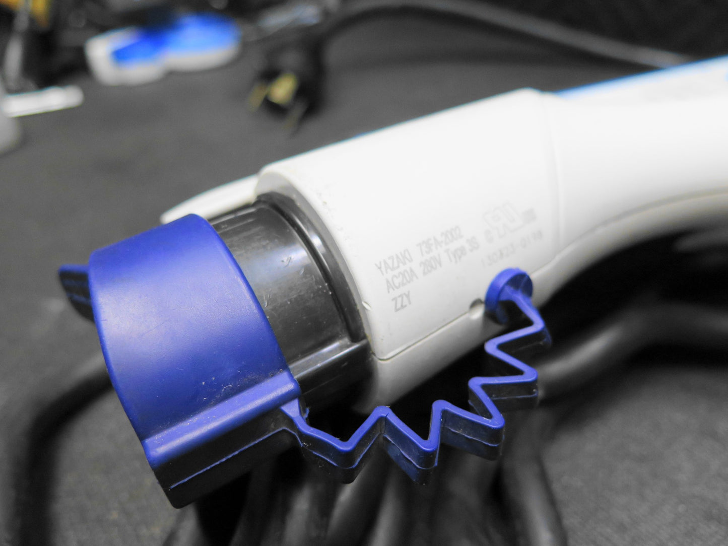 Nissan Leaf Aria Charger 29690 3NF0A EV Battery Charging Cable