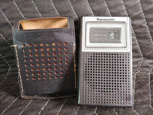 PANASONIC R1019 TRANSISTOR RADIO pocket portable VINTAGE 1970's - Untested