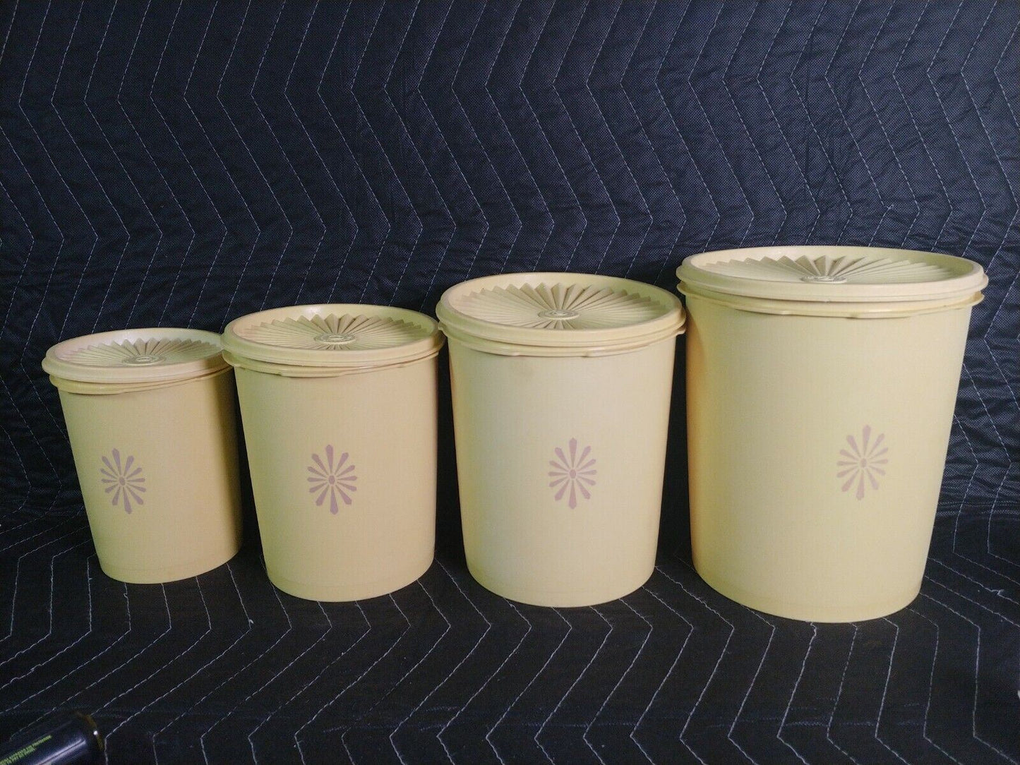 Set of 4 Vintage Tupperware Green Nesting Canisters Retro Kitchen w/ Lids