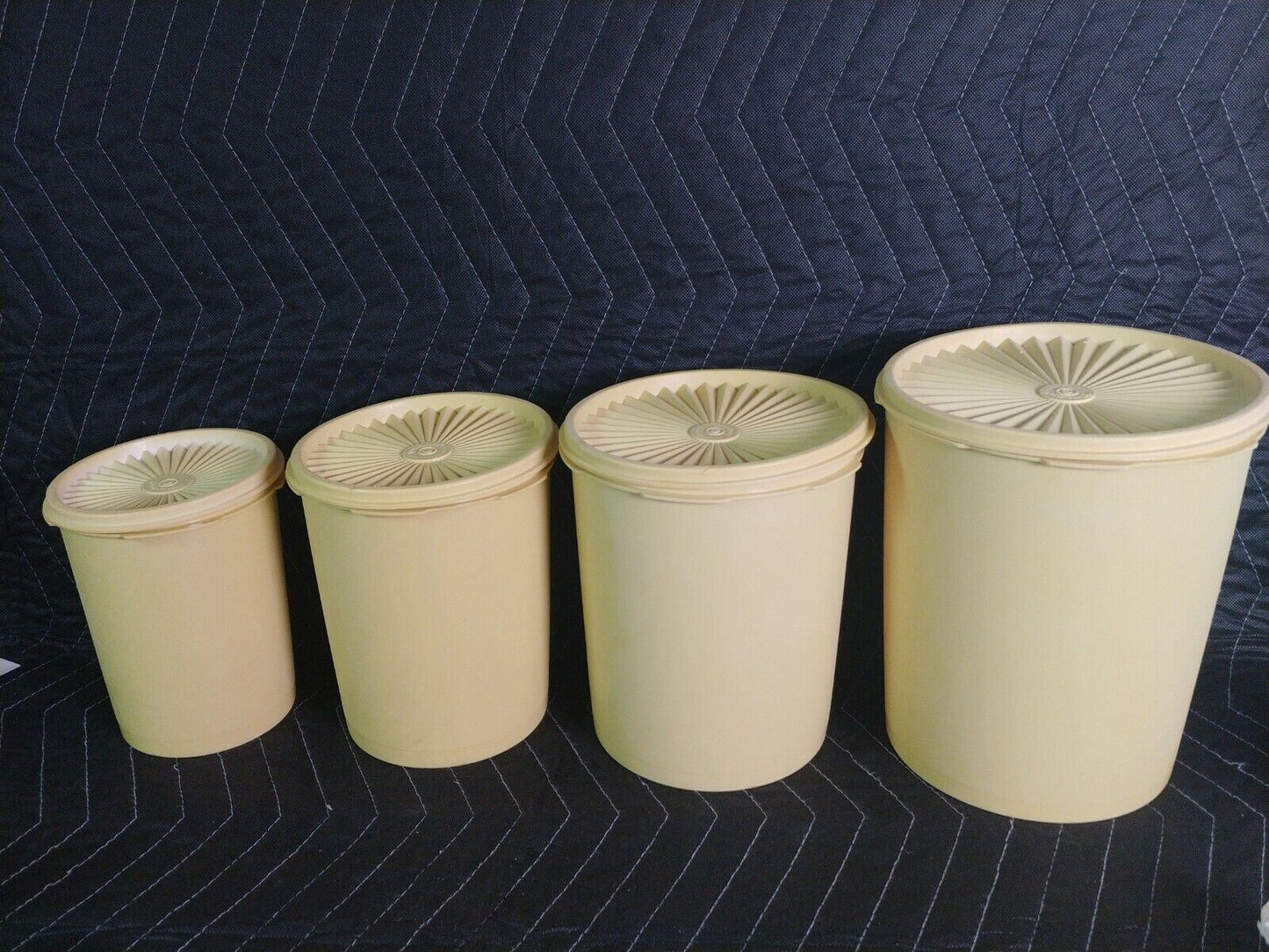 Set of 4 Vintage Tupperware Green Nesting Canisters Retro Kitchen w/ Lids