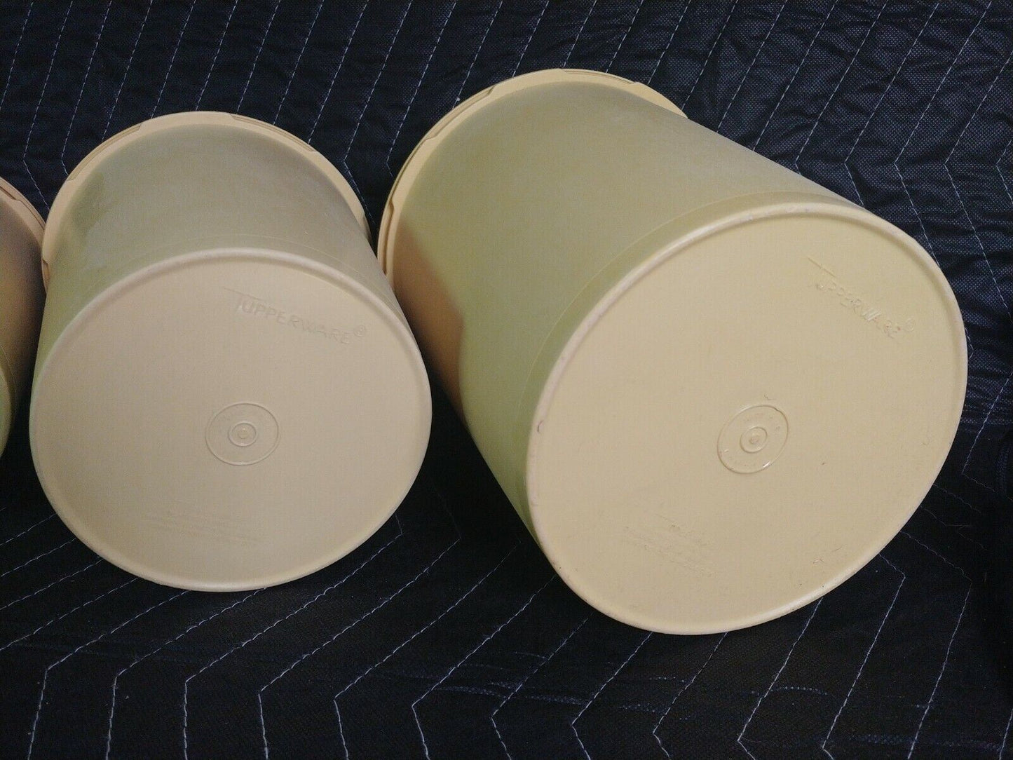 Set of 4 Vintage Tupperware Green Nesting Canisters Retro Kitchen w/ Lids