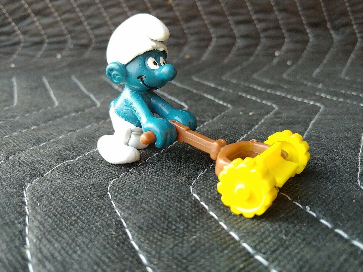 1981 Lawn Mower Smurf Peyo Schleich Made in Hong Kong