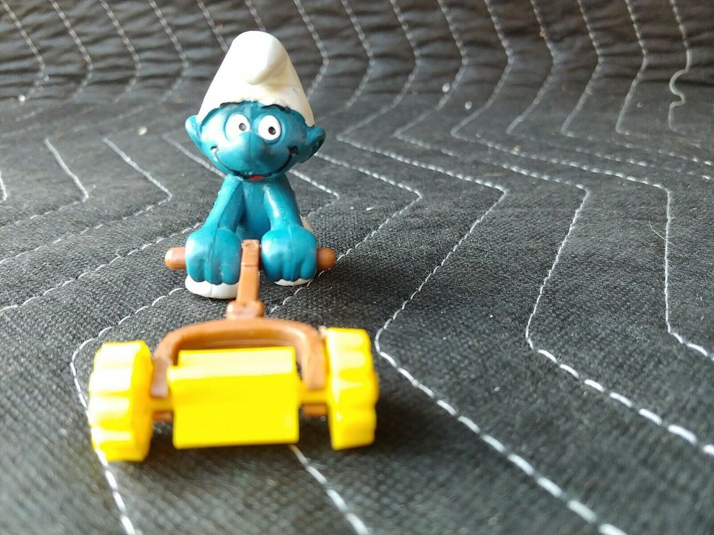 1981 Lawn Mower Smurf Peyo Schleich Made in Hong Kong