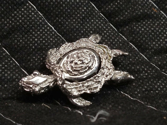 VINTAGE 1950s SIGNED CROWN TRIFARI TORTOISE TURTLE BROOCH SILVER METAL