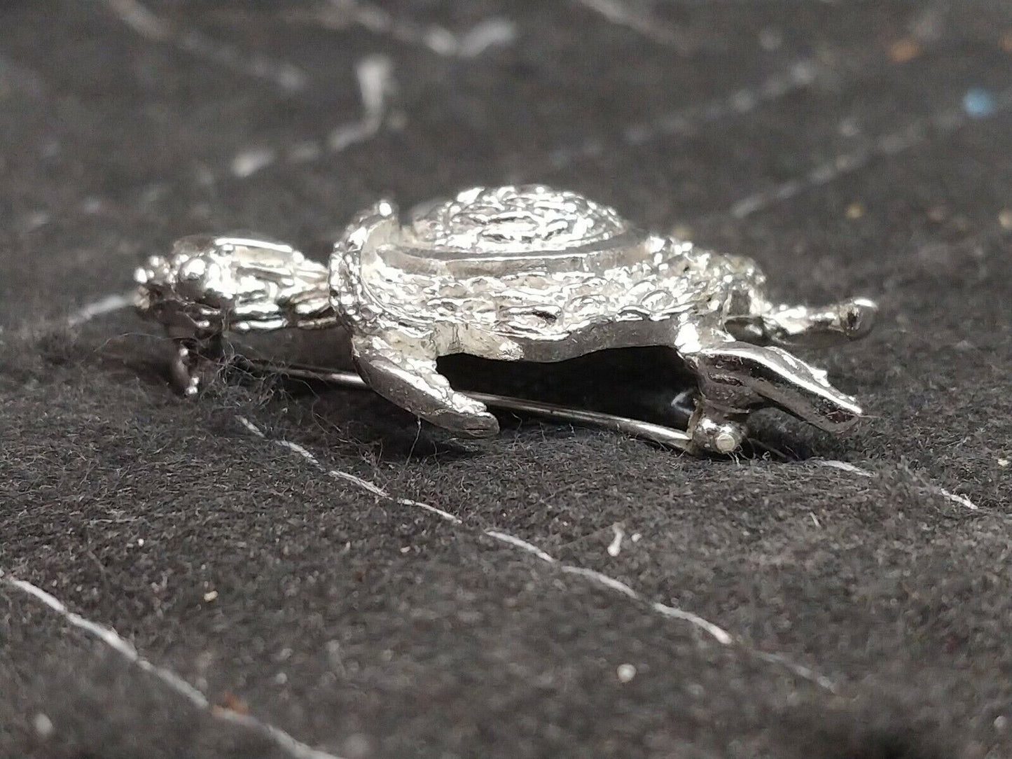 VINTAGE 1950s SIGNED CROWN TRIFARI TORTOISE TURTLE BROOCH SILVER METAL