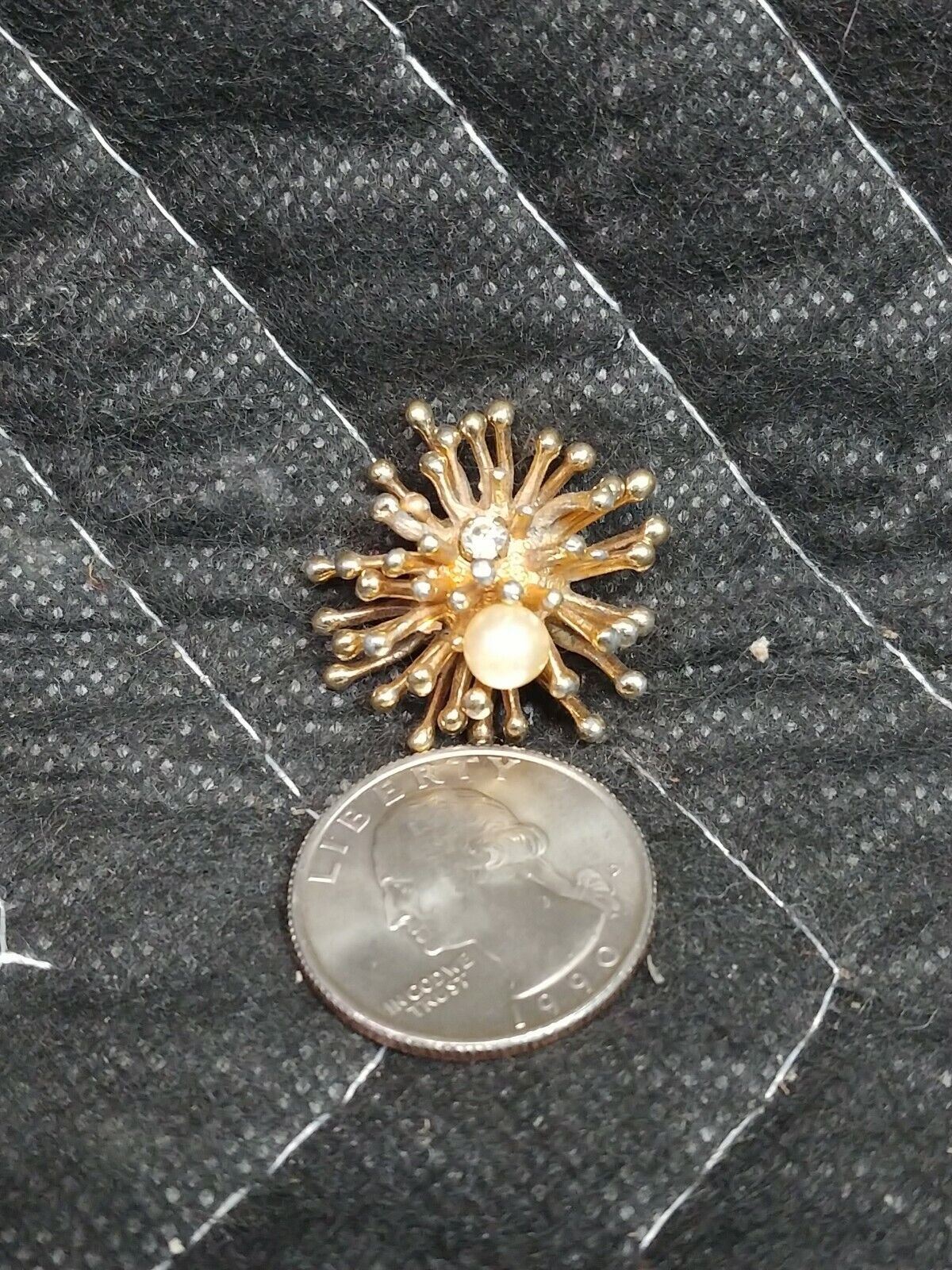 Atomic Anemone Gold Tone Brooch Stone Pearl with no pin/clasp